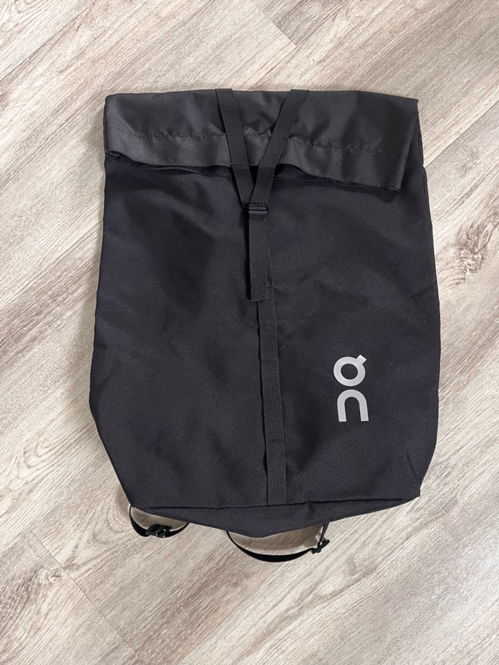 NWOT On Running Ambassador Pack Lightweight Black Roll-Top Backpack gym travel